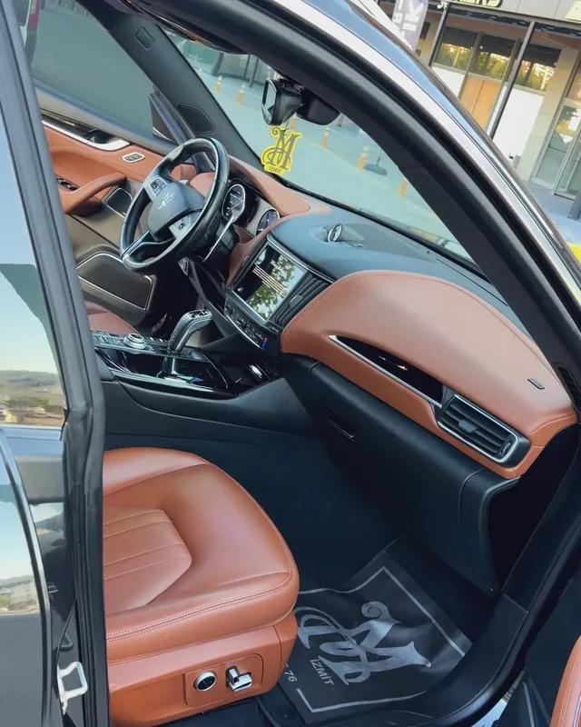 Maserati Levante Detaylı İç Temizlik ve Pasta Cila - öncesi
